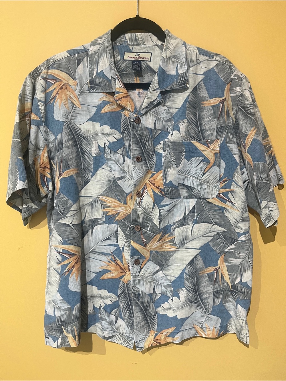 Tommy Bahama 100% Silk Flower & Leaf Print Shirt Sz Medium